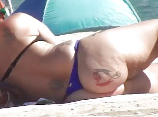 Very nice tattooed buttocks voyeur video