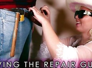 Giving the repair guy a smoking blowjob