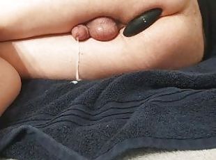 Huge prostate cumshot, with no hands.