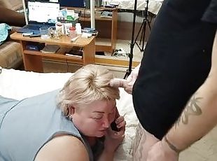 Stepmom ignores my wank and I cum on her head