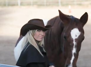 A lonely cowgirl meets a cowboy and fucks in the barn