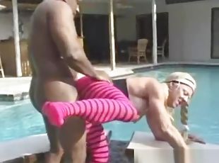 musclegirl fuck to swimmingpool 2