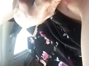 clito, masturbation, orgasme, public, chatte-pussy, amateur, voiture, culotte, solo, brunette