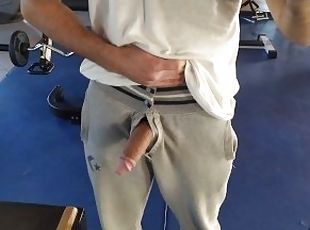 PUBLIC FLASH DICK at the gym