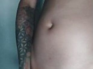 Twink with tattoos strocking big dick ????