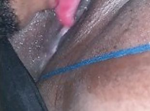 clito, orgasme, chatte-pussy, amateur, ébène, black, belle-femme-ronde, jupe-en-l’air, culotte, africaine