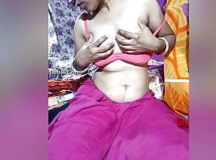 Today Exclusive-sexy Desi Bhabhi Boobs Pressing And Kissing On Live Show