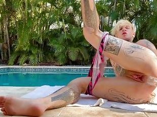 FTM surfer Austin fucks Boypussy & Ass outside