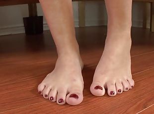 Naked teen shows both shaved pussy and feet in solo scene