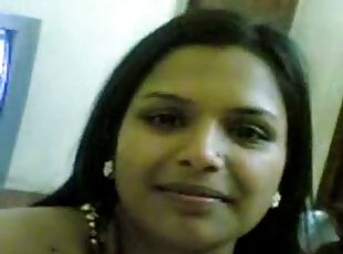 Sexy mature indian lady shows of her nice tits and teasing on webcam