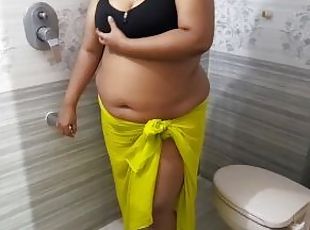Saudi Hot MILF Stepmom has sex with bathroom water pipe