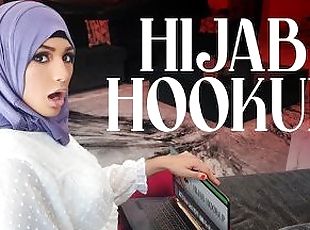 Hijab Girl Nina Grew Up Watching American Teen Movies And Is Obsessed With Becoming Prom Queen