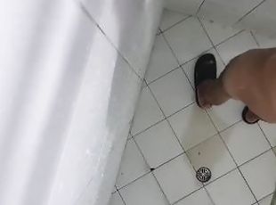 Me ducho y masturbo después de un largo dia de trabajo. Ejercito colombiano
