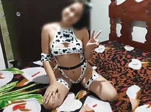 Comprandole Un Traje Sexy En Vez De Un Disfraz Para Sacarles Fotos Eroticas