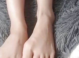 Long chinese legs, feet and shaved pussy