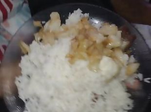 Arroz carne e cebola meu almoço