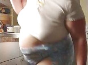 Diaper BBW girly Dances doing dishes