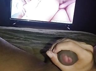 Me encanta ese culo": Hombre Sexy se Masturba Viendo Porno