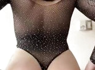 LATINA TEASE! Thick Latina Teen jiggling her juicy ass